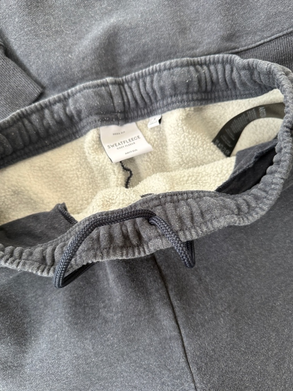 Heatheres admiral sweatsuit from Aritzia. Mega pants, perfect crew. Size S - Picture 3 of 5
